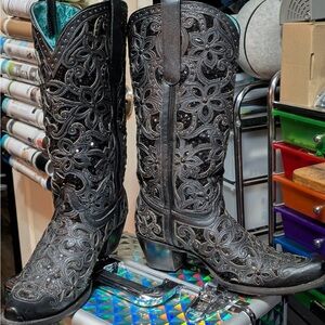 Corral handcrafted boots/ black, and shiny.